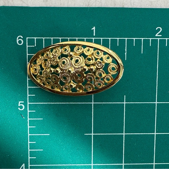 Vintage gold tone Etruscan style large textured oval stud earrings - Picture 10 of 10